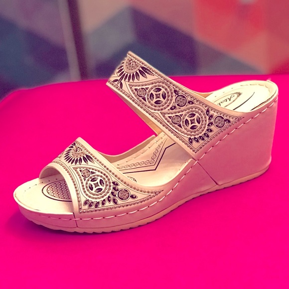 Italina Beige Tribal Tatoo Sequin Studded Slide In Mule Comfort Wedge 10 - Picture 7 of 7